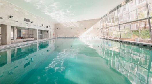 Бассейн с морской водой