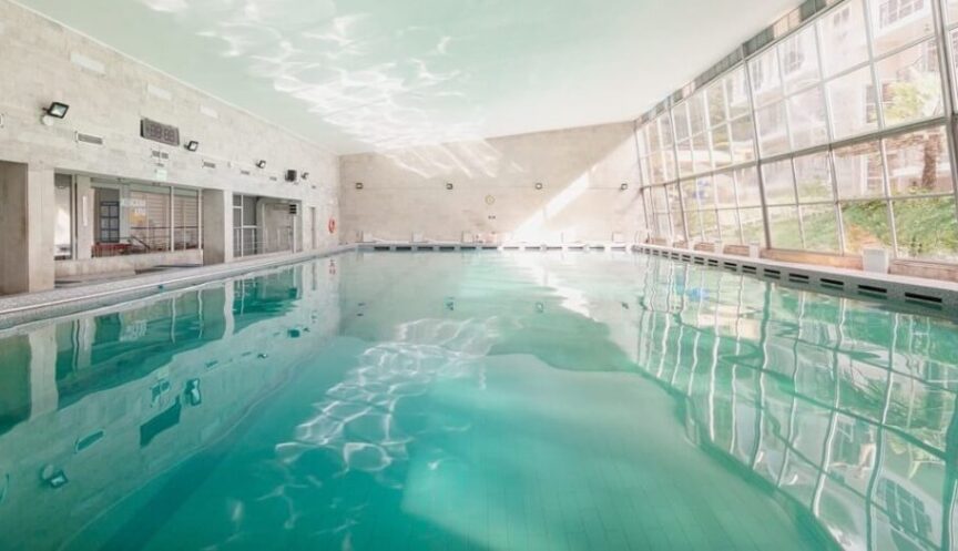 Бассейн с морской водой